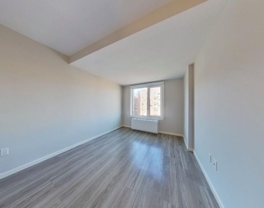 178-02 Hillside Avenue - Photo Thumbnail 7