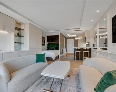 150 Central Park S - Photo Thumbnail 2