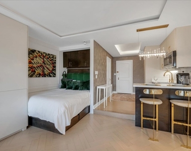 150 Central Park S - Photo Thumbnail 3