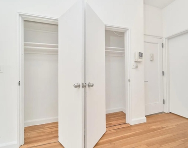 353 W 44th Street - Photo Thumbnail 6