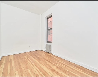353 W 44th Street - Photo Thumbnail 5