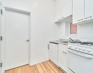 353 W 44th Street - Photo Thumbnail 7