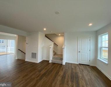415 Aragon Drive - Photo Thumbnail 10