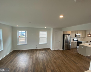 415 Aragon Drive - Photo Thumbnail 8