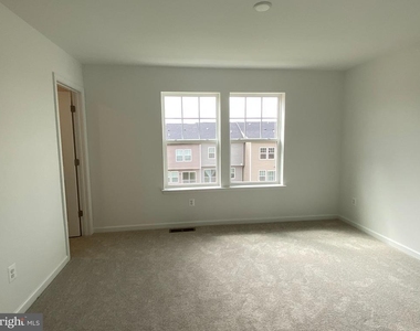 415 Aragon Drive - Photo Thumbnail 19