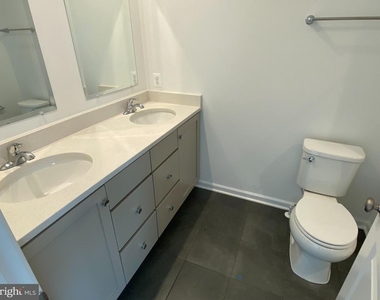 415 Aragon Drive - Photo Thumbnail 20