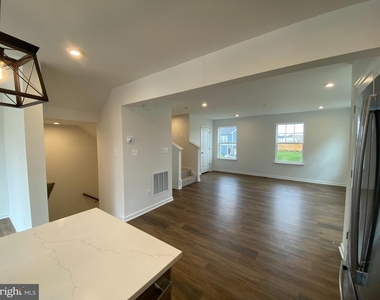 415 Aragon Drive - Photo Thumbnail 9