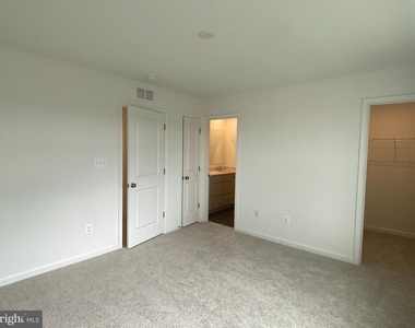 415 Aragon Drive - Photo Thumbnail 17