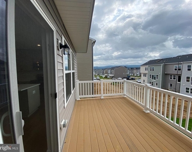 415 Aragon Drive - Photo Thumbnail 12