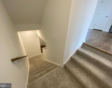 415 Aragon Drive - Photo Thumbnail 6