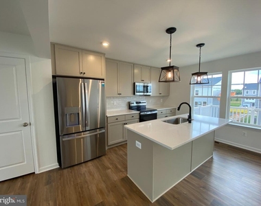415 Aragon Drive - Photo Thumbnail 7