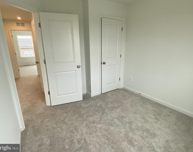 415 Aragon Drive - Photo Thumbnail 23