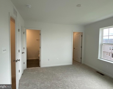 415 Aragon Drive - Photo Thumbnail 18