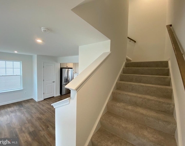 415 Aragon Drive - Photo Thumbnail 14