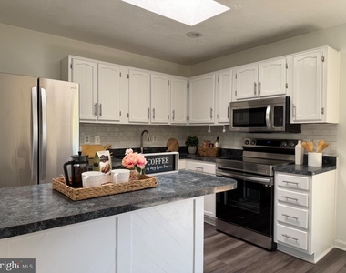 105 Walnut Drive - Photo Thumbnail 7