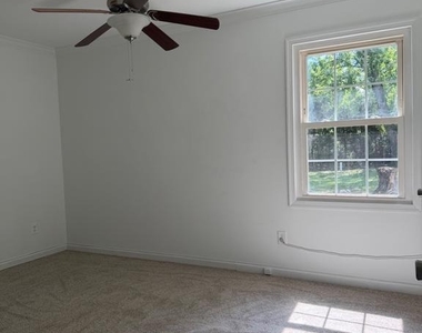 105 Walnut Drive - Photo Thumbnail 13