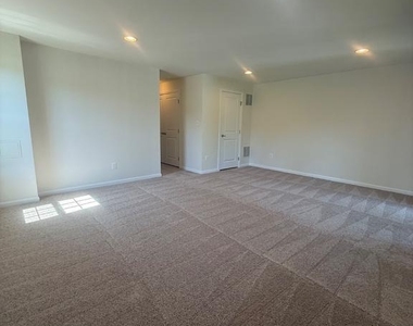 100 Brenton Road - Photo Thumbnail 3