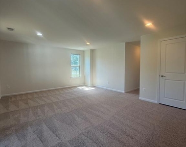 100 Brenton Road - Photo Thumbnail 4