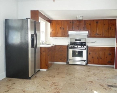104 Greenway Street - Photo Thumbnail 16