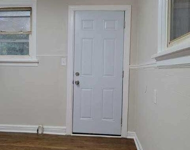 4115 Leake Avenue - Photo Thumbnail 8