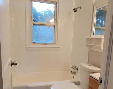 4115 Leake Avenue - Photo Thumbnail 6