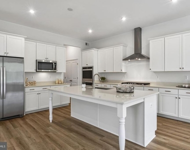 18270 Moss Garden Road - Photo Thumbnail 16