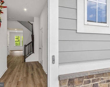 18270 Moss Garden Road - Photo Thumbnail 3