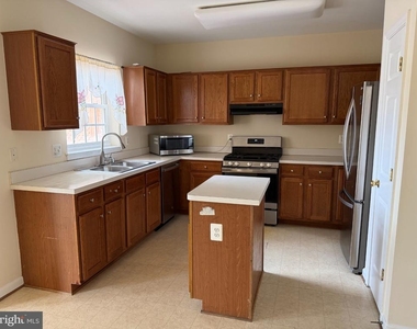 9400 Silver Meteor Court - Photo Thumbnail 4