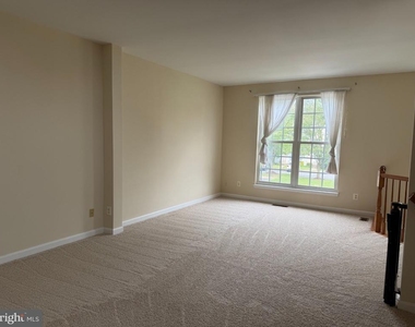 9400 Silver Meteor Court - Photo Thumbnail 5