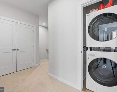 707 Thomas Lane - Photo Thumbnail 18
