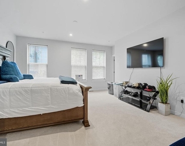 707 Thomas Lane - Photo Thumbnail 20