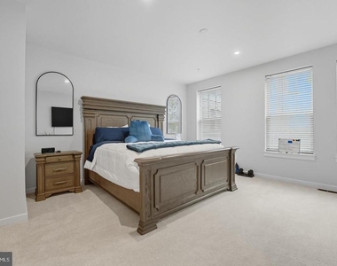 707 Thomas Lane - Photo Thumbnail 21