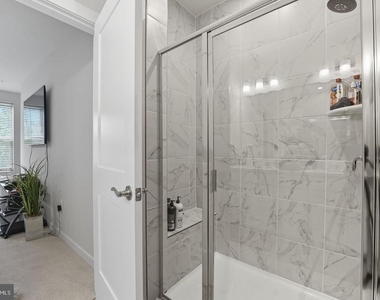 707 Thomas Lane - Photo Thumbnail 25