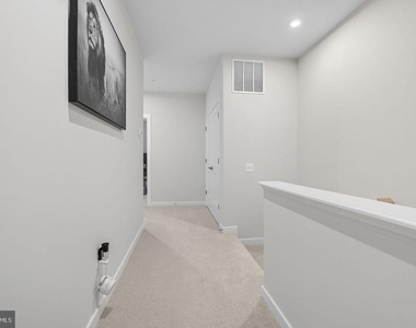 707 Thomas Lane - Photo Thumbnail 19