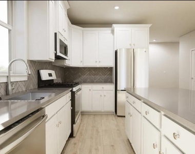 43312 Farringdon Square - Photo Thumbnail 4