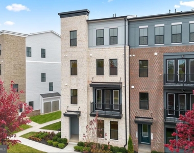 43312 Farringdon Square - Photo Thumbnail 1