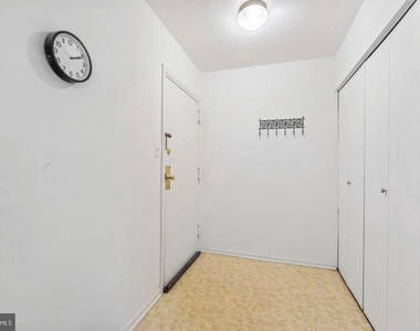 9715 Kings Crown Court - Photo Thumbnail 14