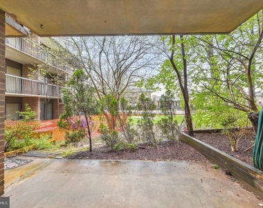9715 Kings Crown Court - Photo Thumbnail 15