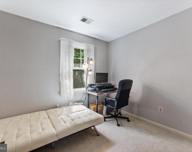 8000 Sandburg Court - Photo Thumbnail 32