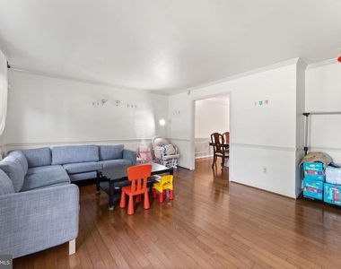 8000 Sandburg Court - Photo Thumbnail 18