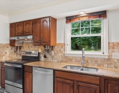 8000 Sandburg Court - Photo Thumbnail 24