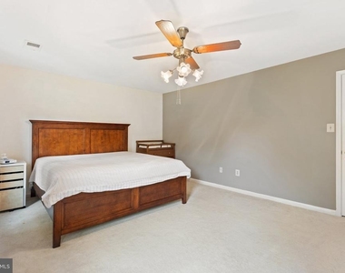 8000 Sandburg Court - Photo Thumbnail 6