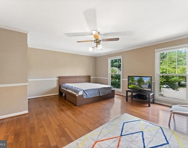 8000 Sandburg Court - Photo Thumbnail 21