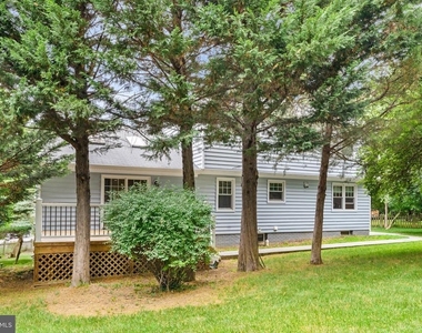 8000 Sandburg Court - Photo Thumbnail 14