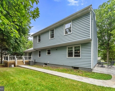 8000 Sandburg Court - Photo Thumbnail 13