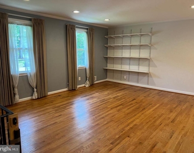 8711 Braeburn Drive - Photo Thumbnail 4