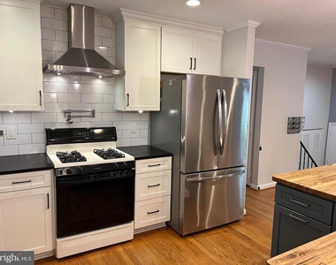 8711 Braeburn Drive - Photo Thumbnail 14