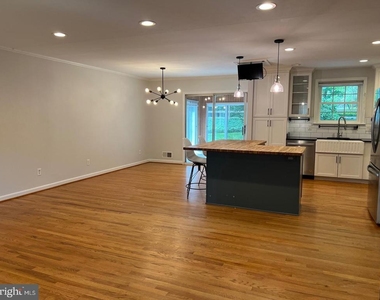 8711 Braeburn Drive - Photo Thumbnail 5