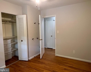 8711 Braeburn Drive - Photo Thumbnail 17
