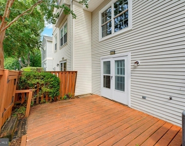 10305 Bridgetown Place - Photo Thumbnail 28